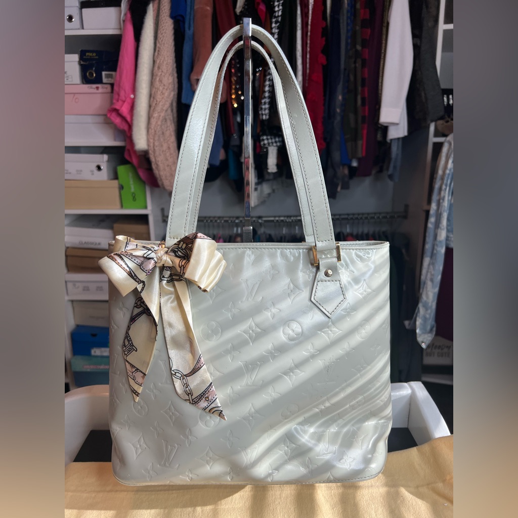 Louis Vuitton Cream Patent Vernis Monogram Tote With Silk Scarf